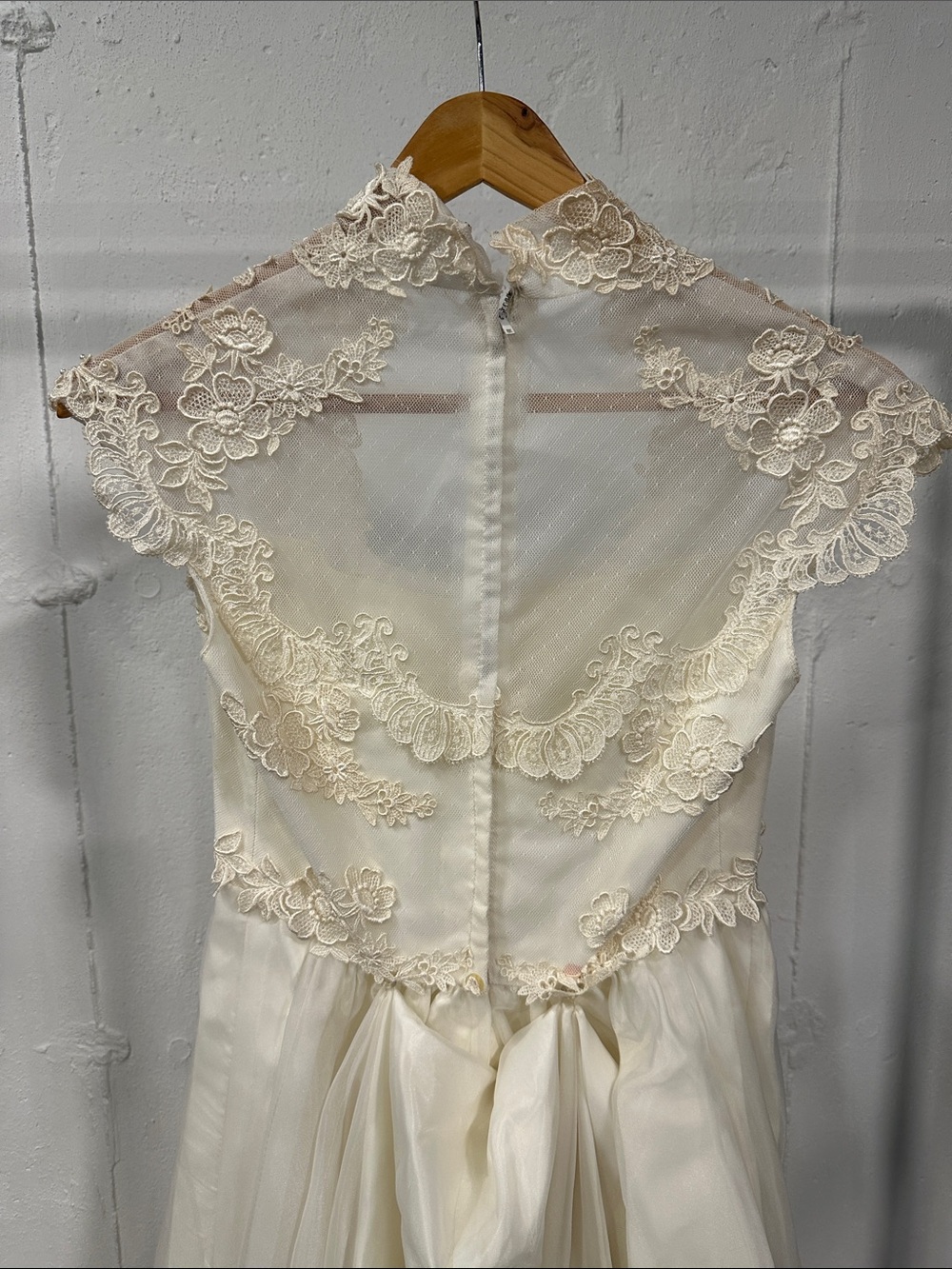 Vintage Ivory Lace wedding Dress lace veil - Picture 3 of 13